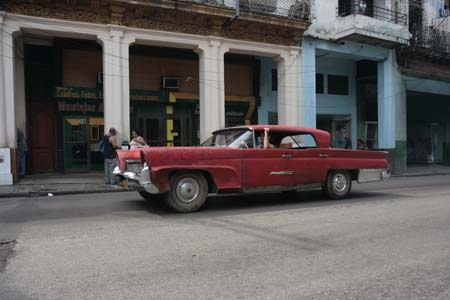 classic-cars-cuba-voitures-americaines-annees-50-photos-charles-guy-16